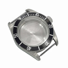 Diver-style case with a black bezel