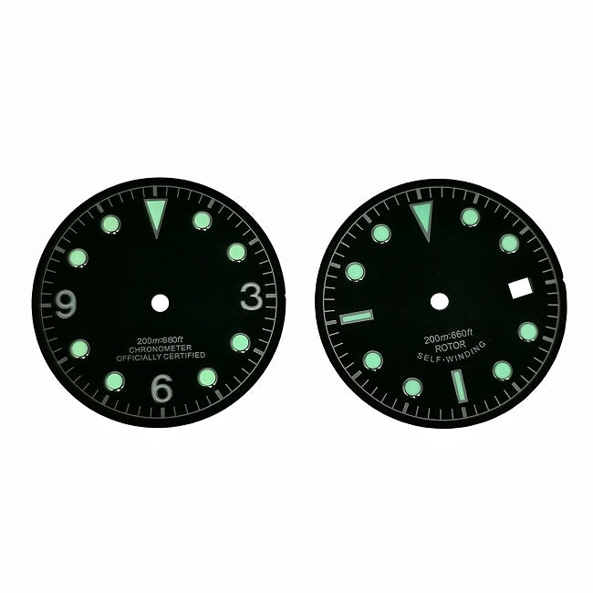 Luminous vintage-style diving watch dial with baton and dot markers.