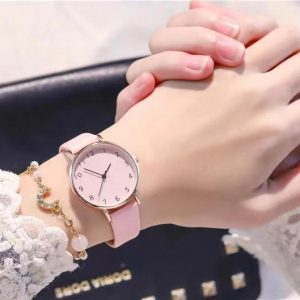 OMNIWATCHES 7895 Quartz Wristwatch