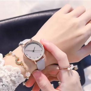 OMNIWATCHES 7895 Quartz Wristwatch